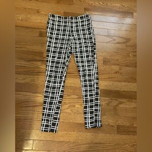 Total girl size 16 leggings white and black, K